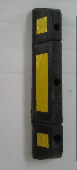 一字形橡膠定位器 安全停車的高效選擇——臺(tái)州市中奧塑模產(chǎn)品解析